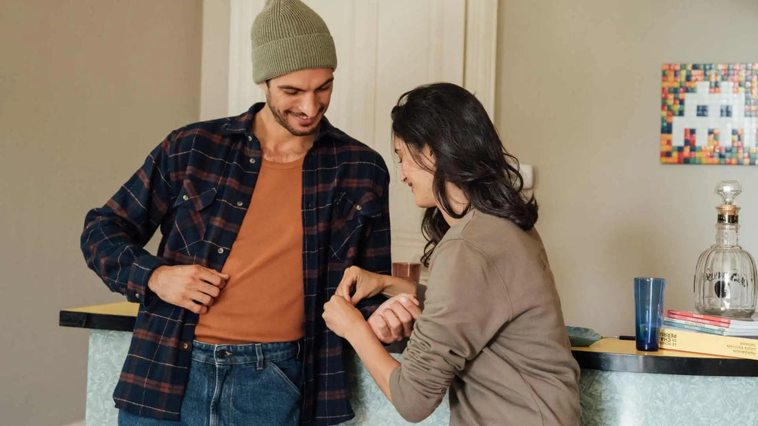 Pourquoi Mettre un Débardeur Sous une Chemise ?