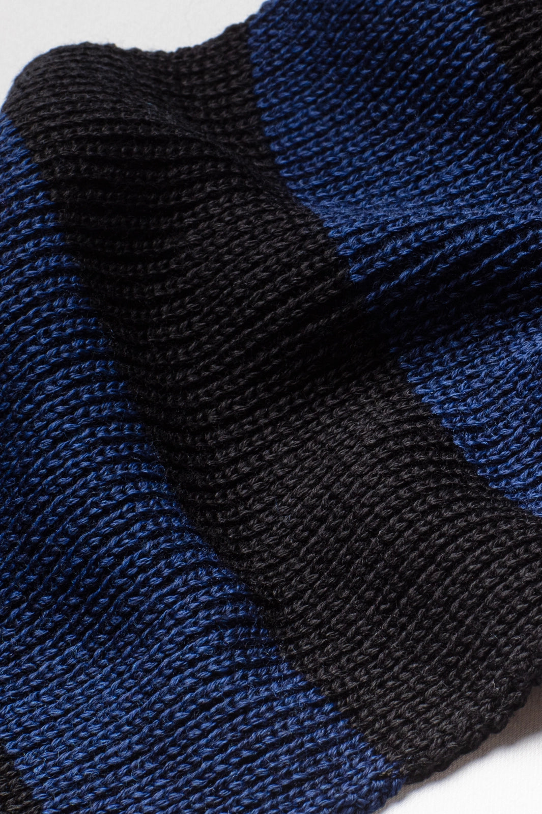 Echarpe rayée chaude bleu et noir