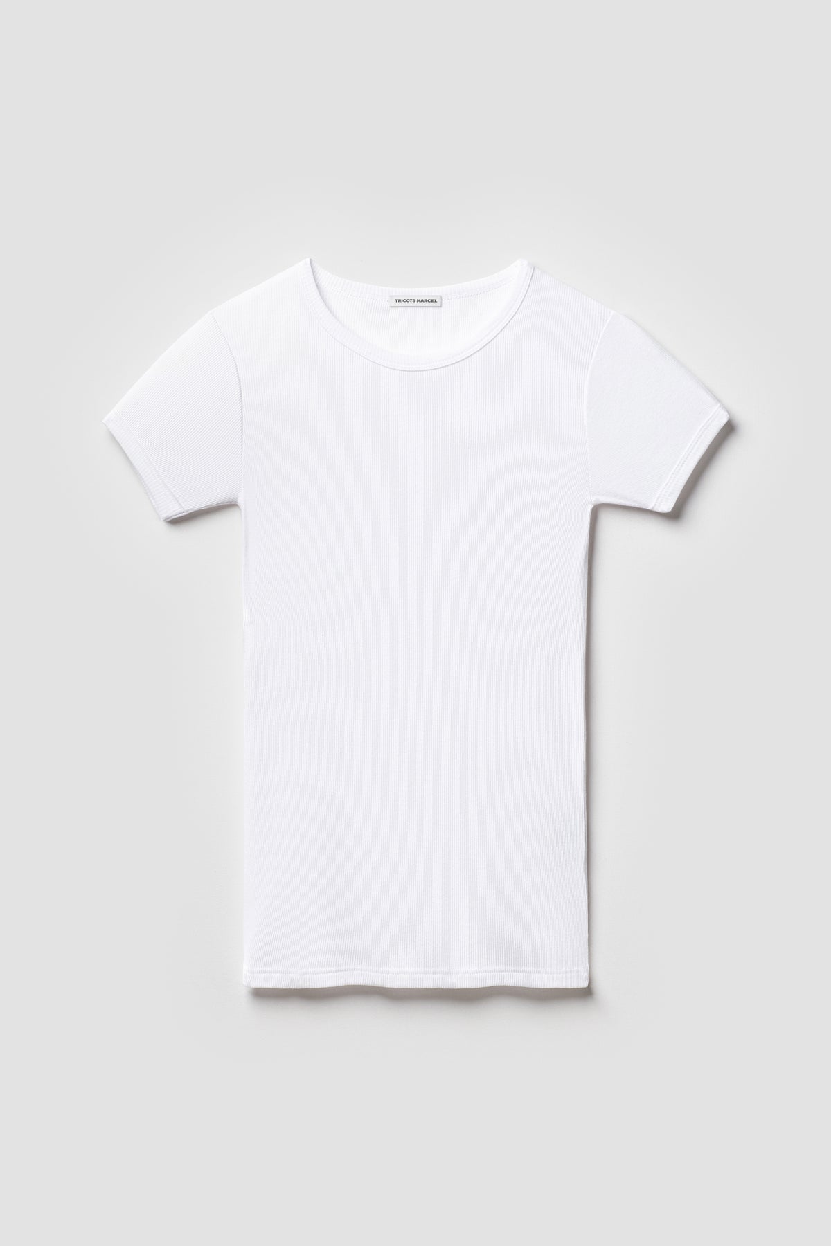 Maillot de corps homme et femme blanc à manches courtes en coton Pima côtelé, vue de face sur fond clair.