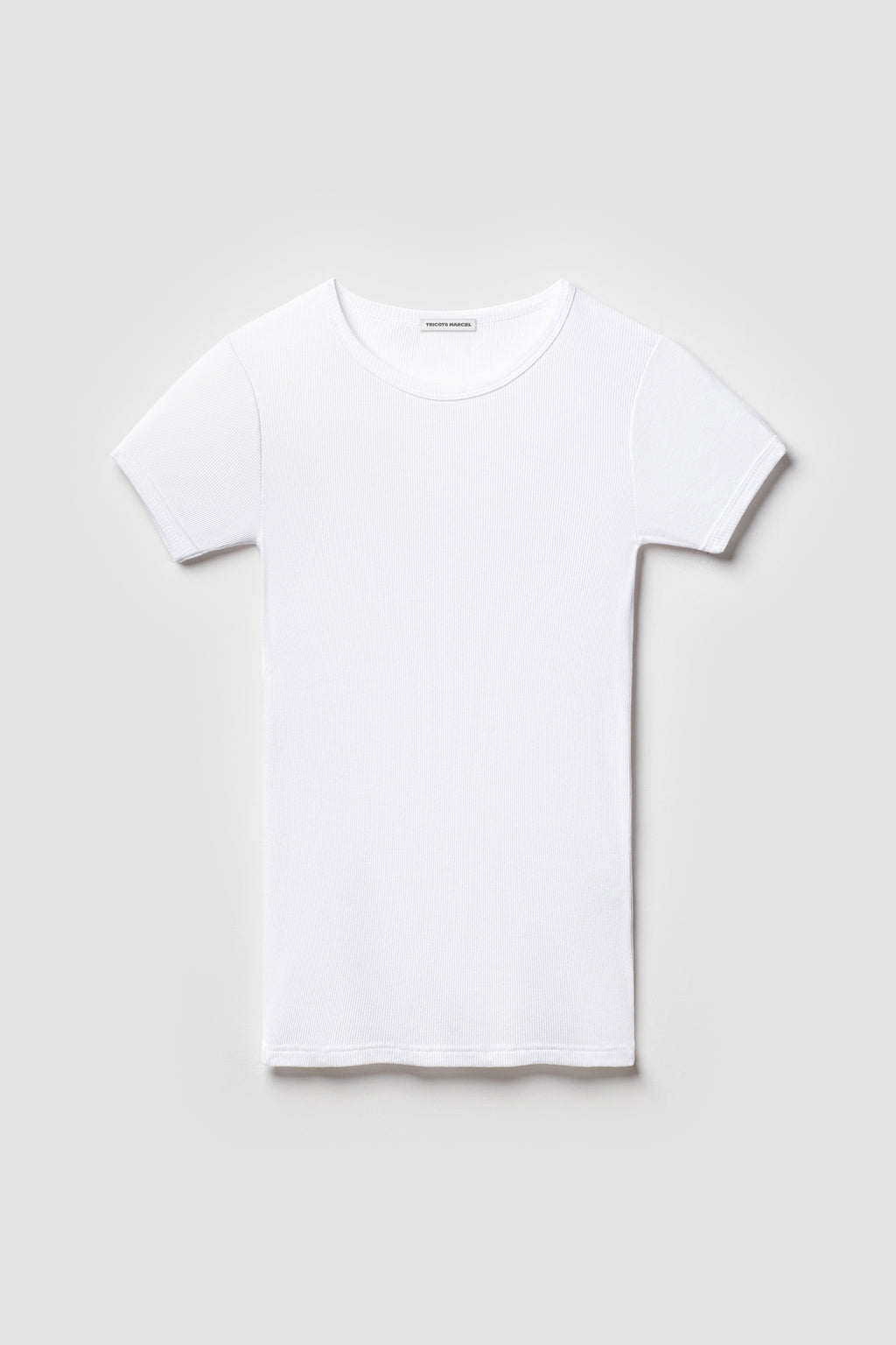 Maillot de corps homme et femme blanc à manches courtes en coton Pima côtelé, vue de face sur fond clair.