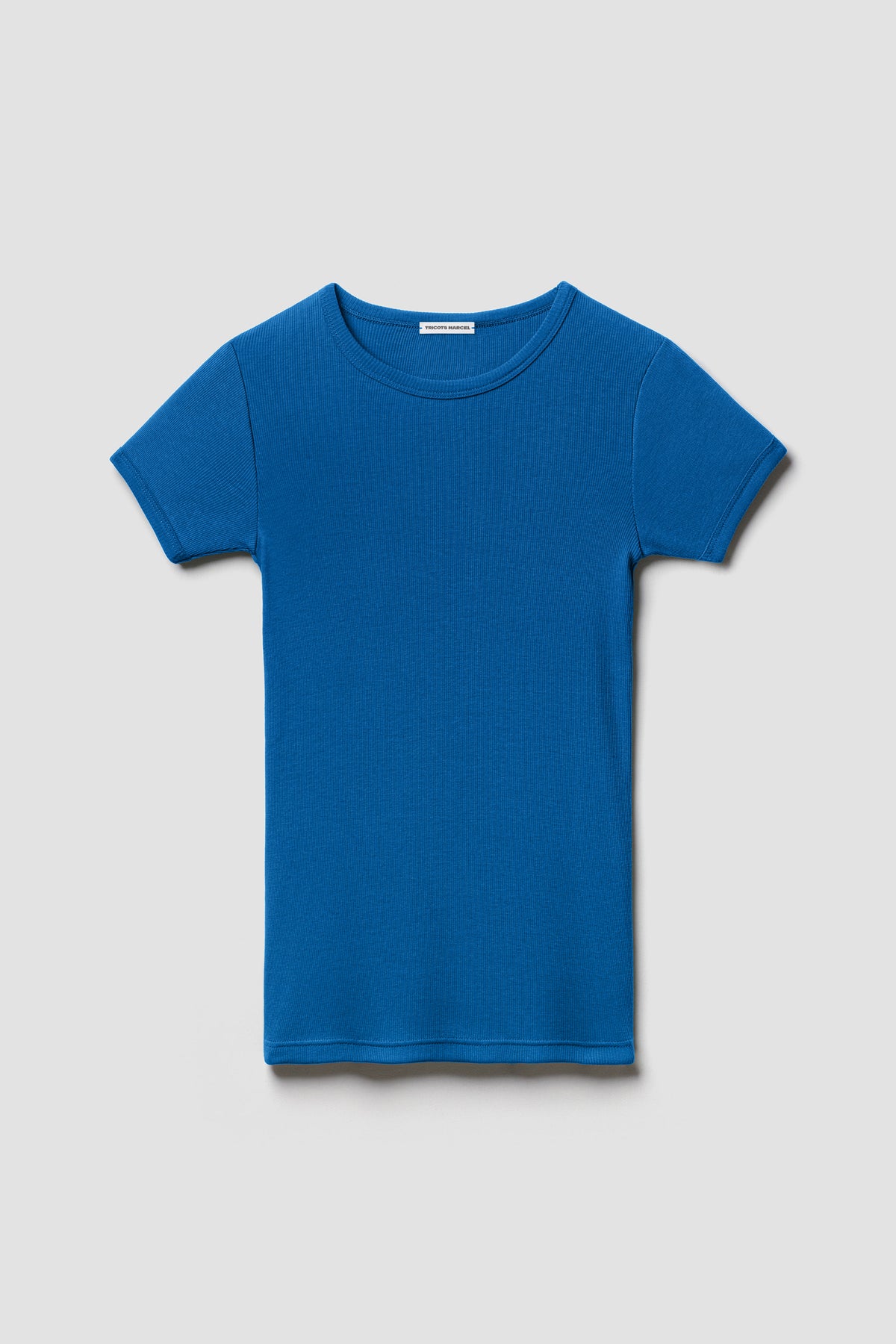 Maillot de corps bleu à manches courtes en coton Pima côtelé, vue de face sur fond clair.