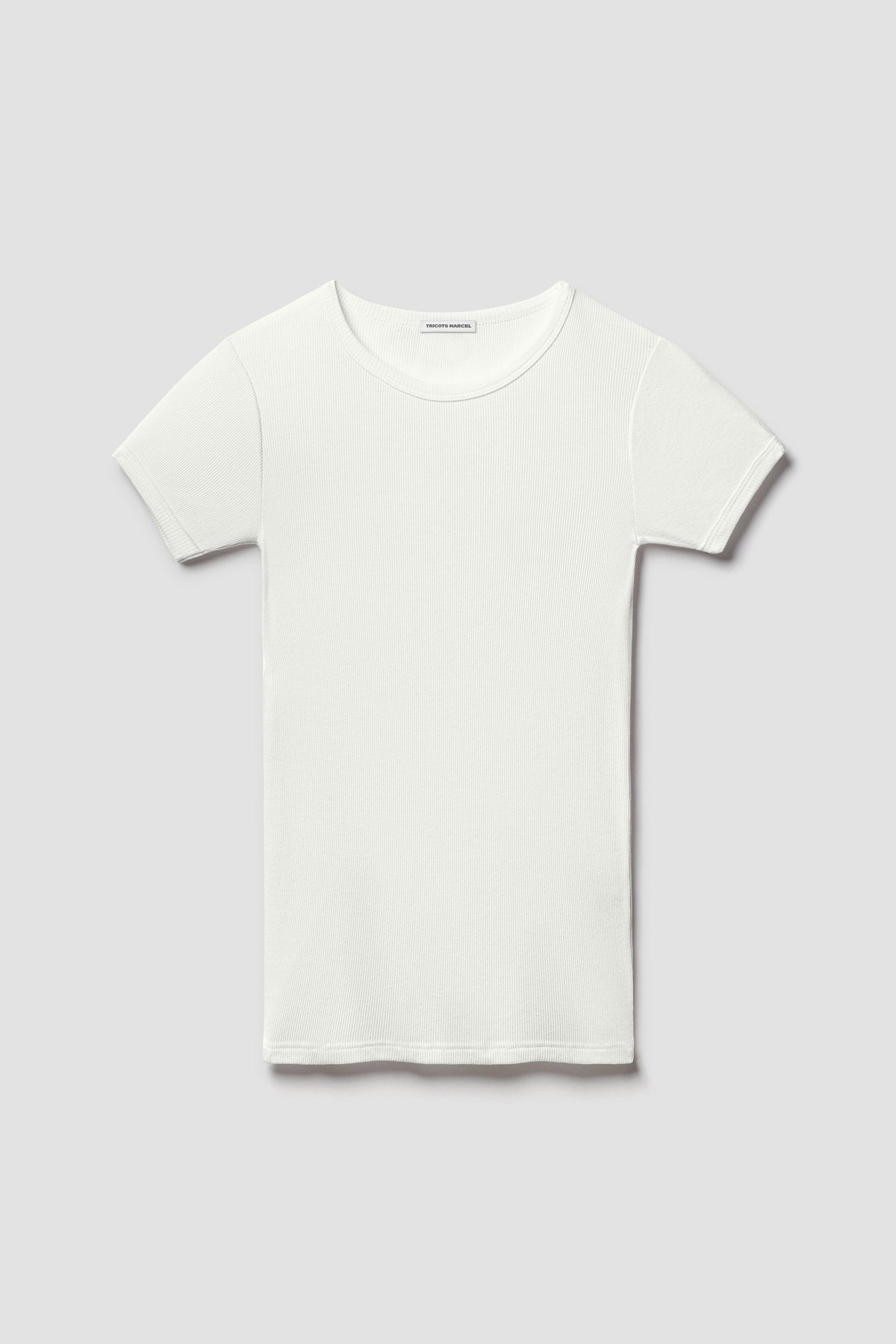 Maillot de corps écru à manches courtes en coton Pima côtelé, vue de face sur fond clair.