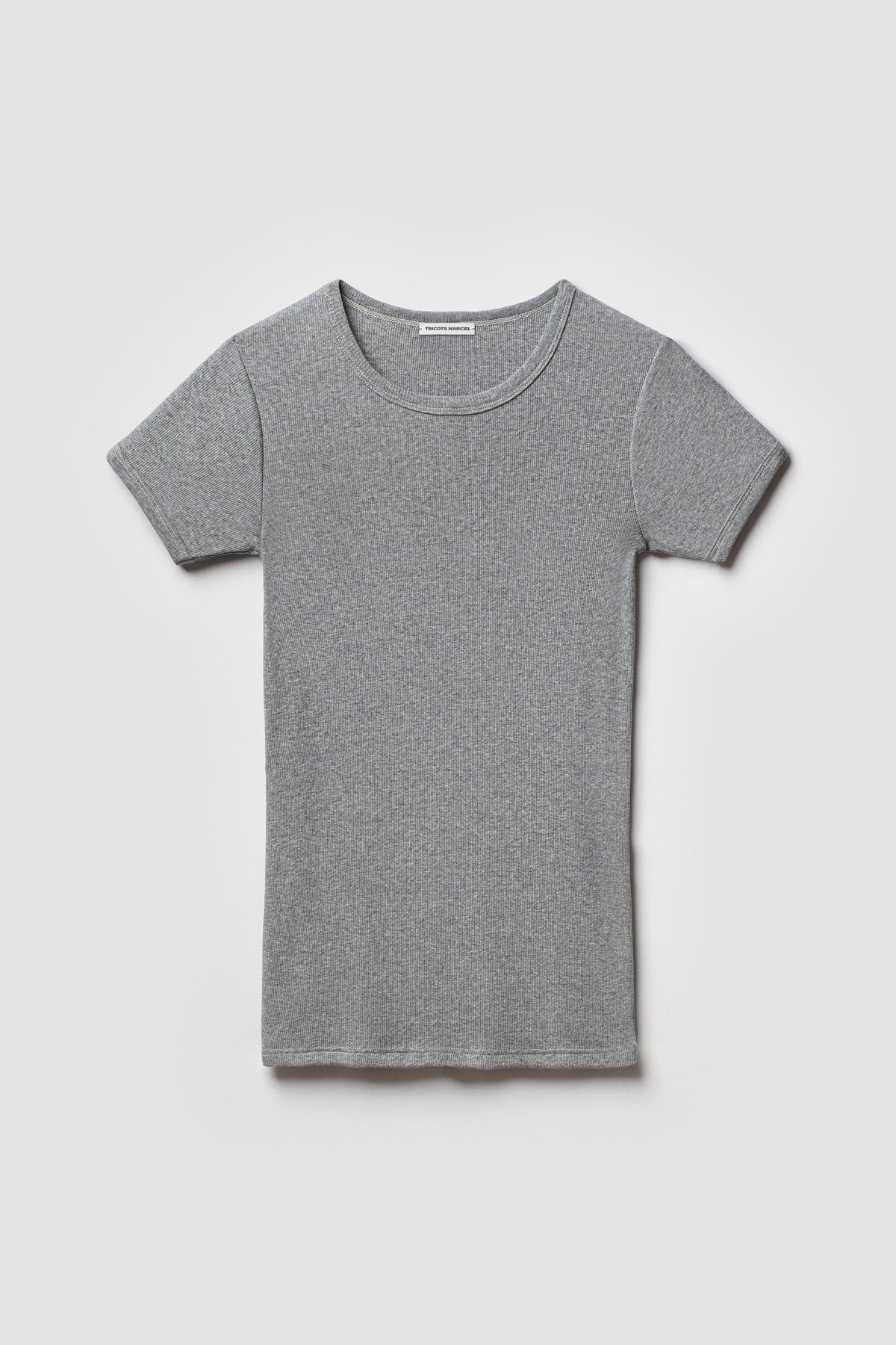 Maillot de corps homme et femme gris chiné à manches courtes en coton Pima côtelé, vue de face sur fond clair.