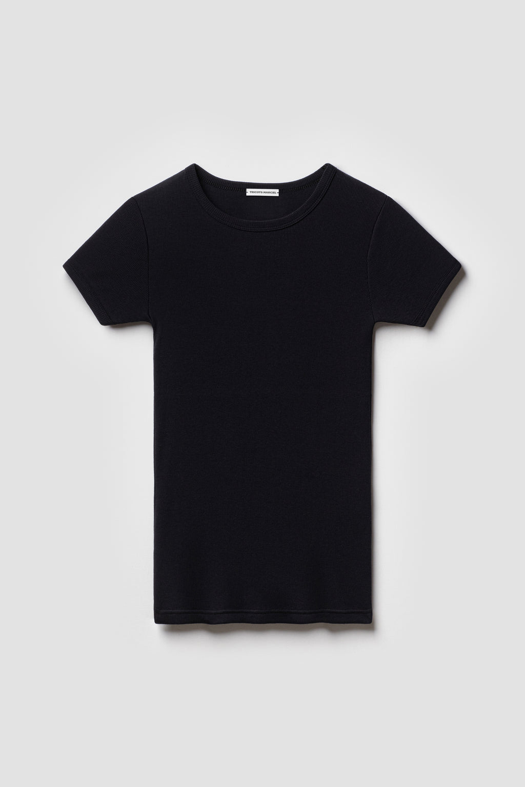 Maillot de corps homme et femme noir à manches courtes en coton Pima côtelé, vue de face sur fond clair.