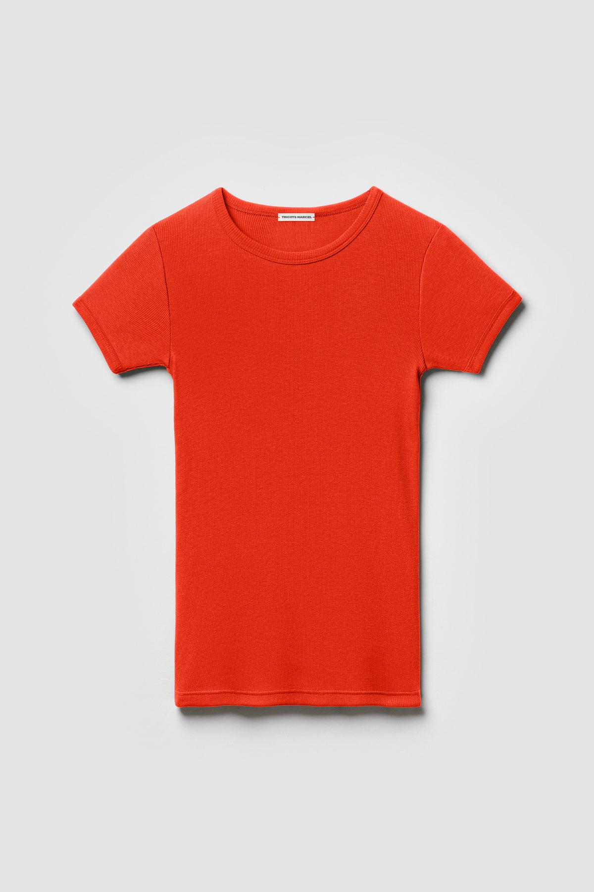 Maillot de corps orange à manches courtes en coton Pima côtelé, vue de face sur fond clair.