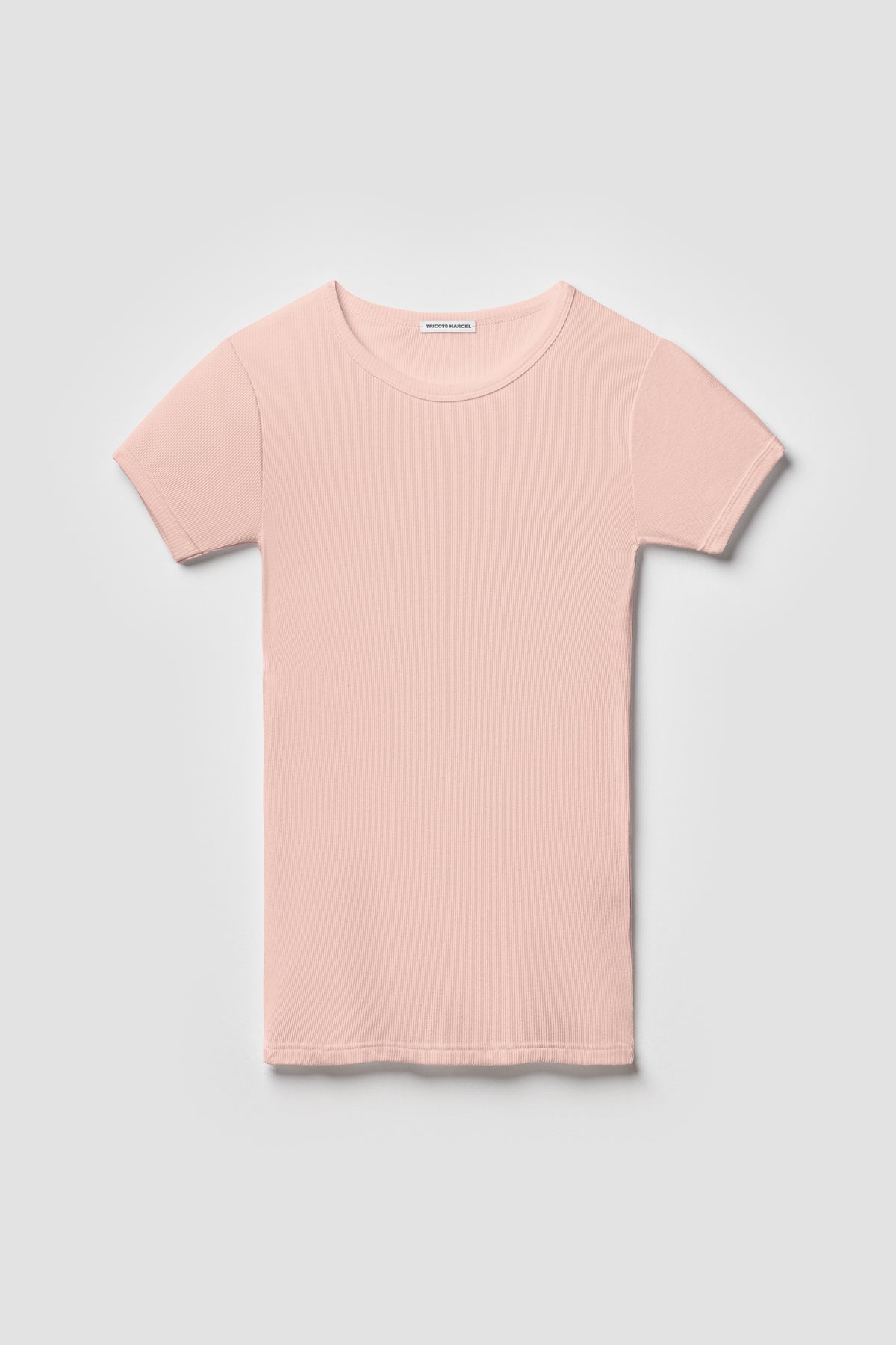 Maillot de corps rose à manches courtes en coton Pima côtelé, vue de face sur fond clair.