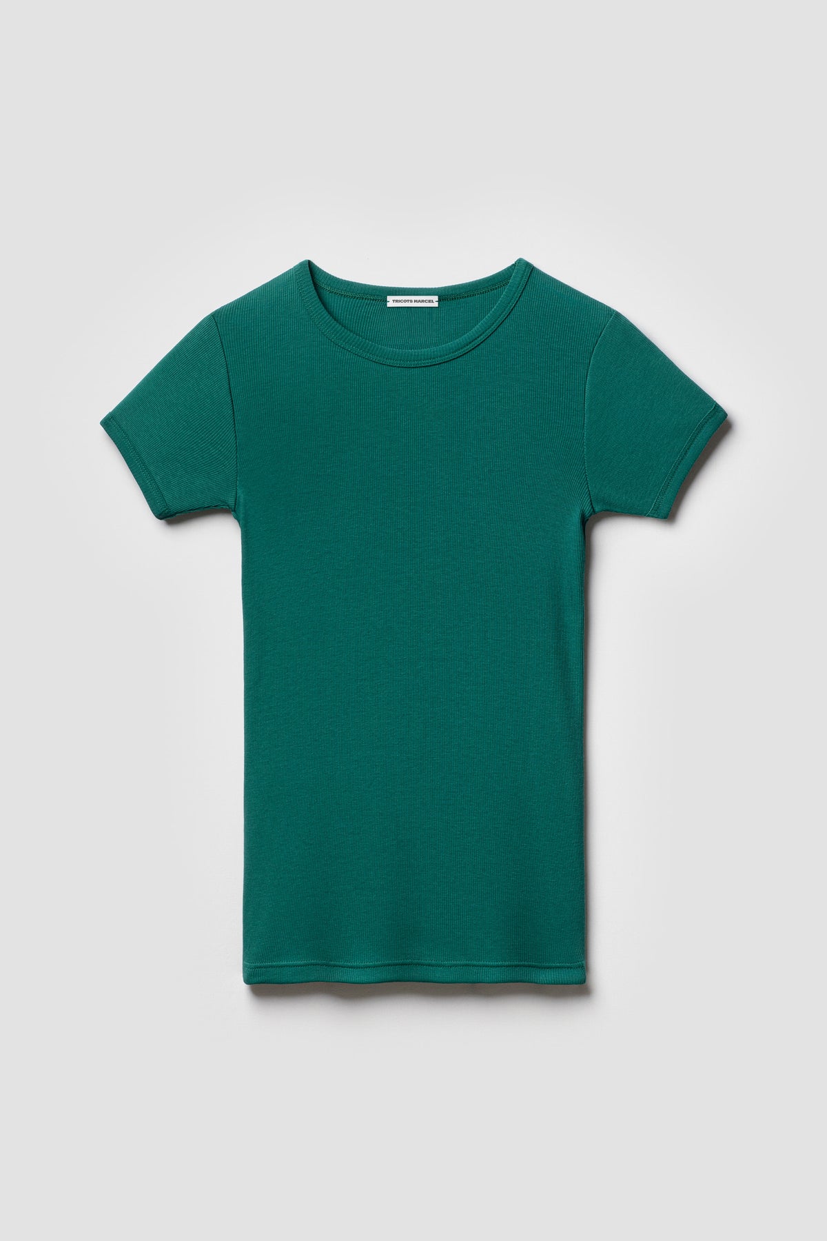 Maillot de corps vert émeraude à manches courtes en coton Pima côtelé, vue de face sur fond clair.