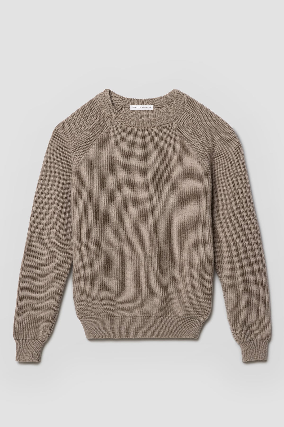 Pull homme et femme beige en laine mérinos à manches raglan, packshot de face montrant le col rond et la maille perlée.