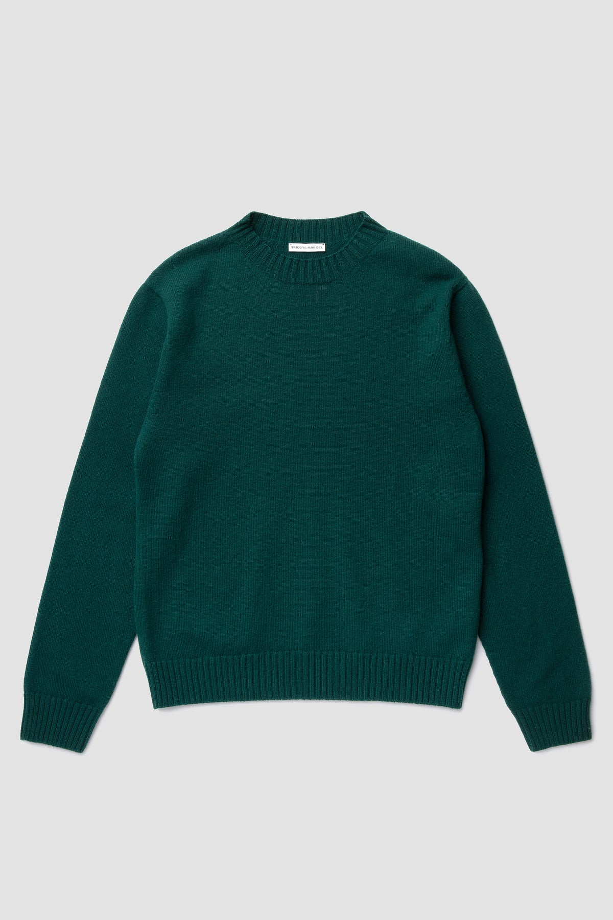 Pull vert en laine mérinos et cachemire, vue de face.