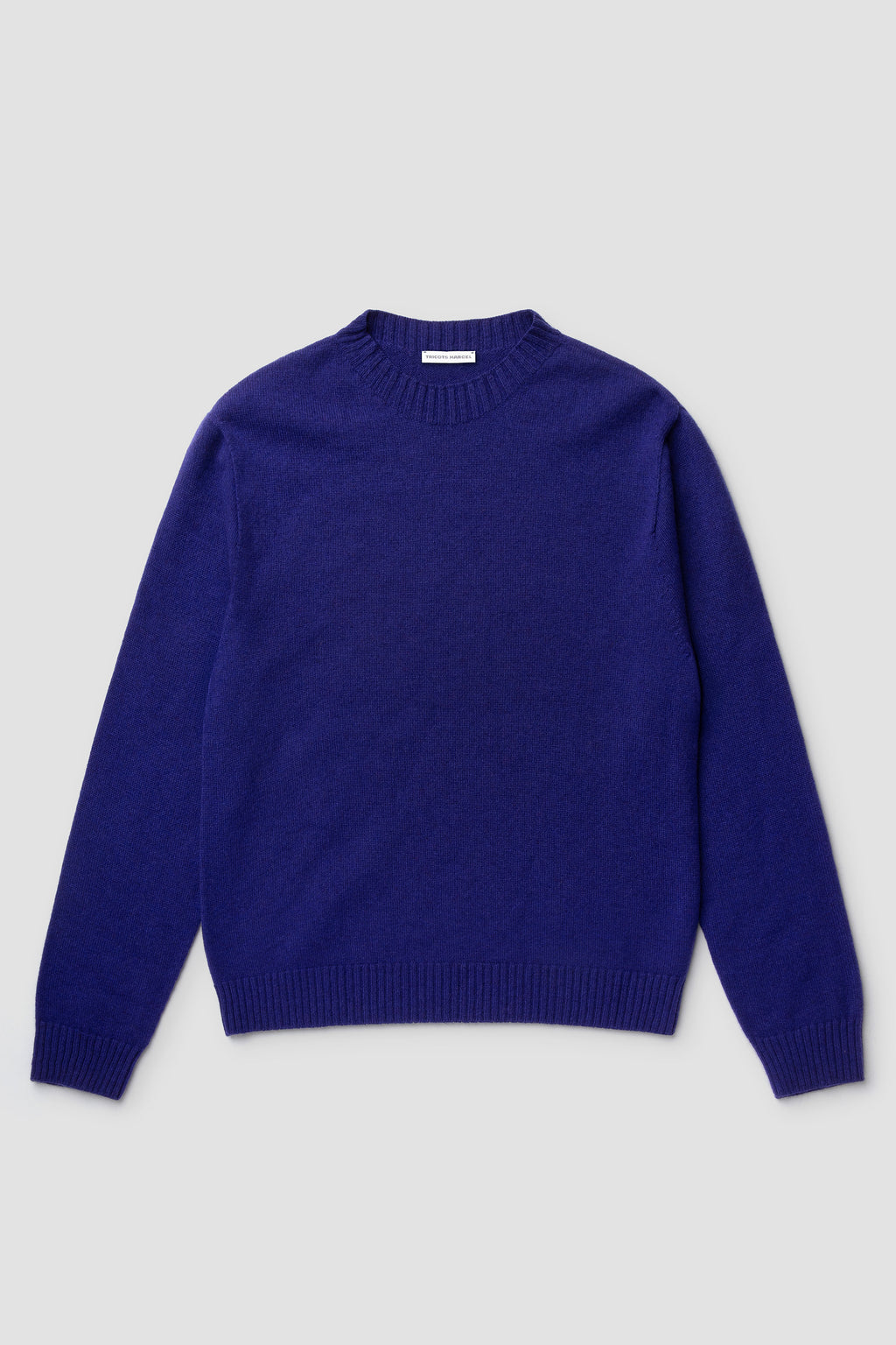 Pull violet en laine mérinos et cachemire, vue de face.