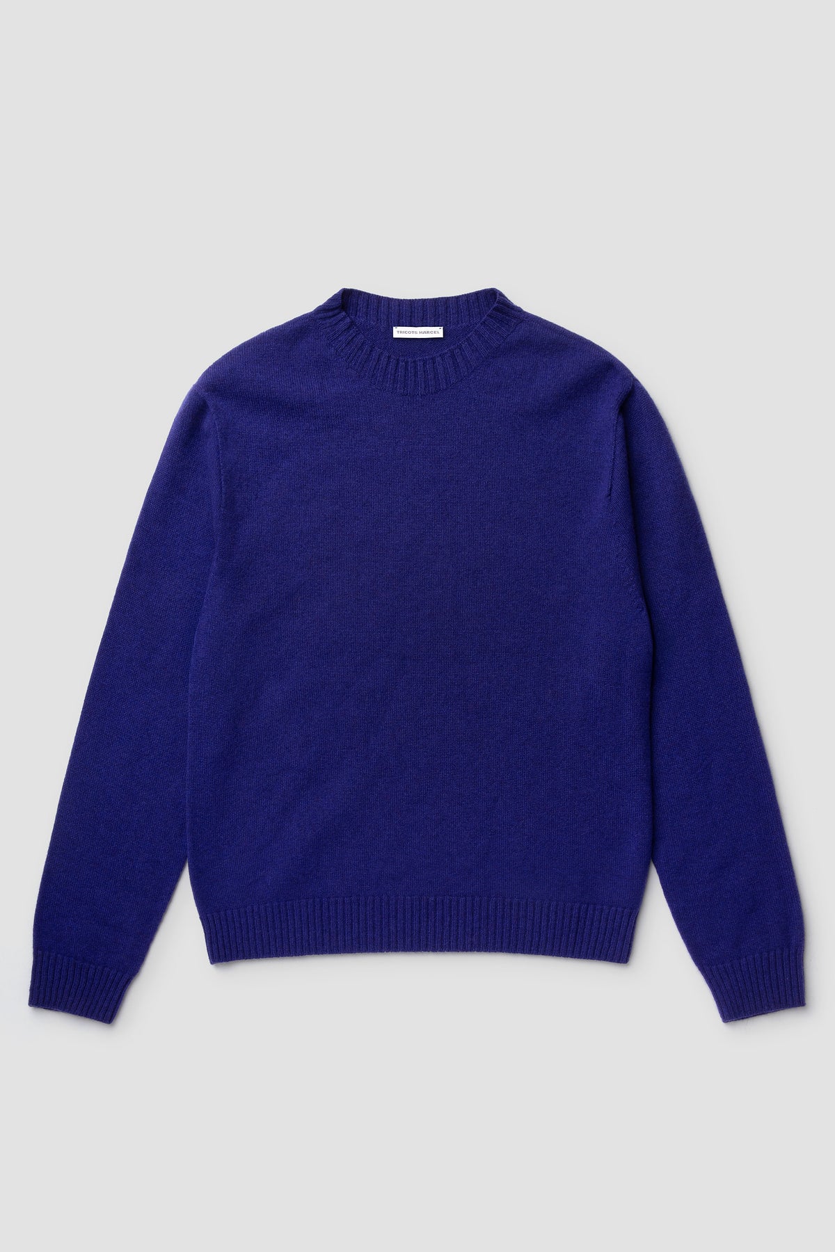 Pull violet en laine mérinos et cachemire, vue de face.