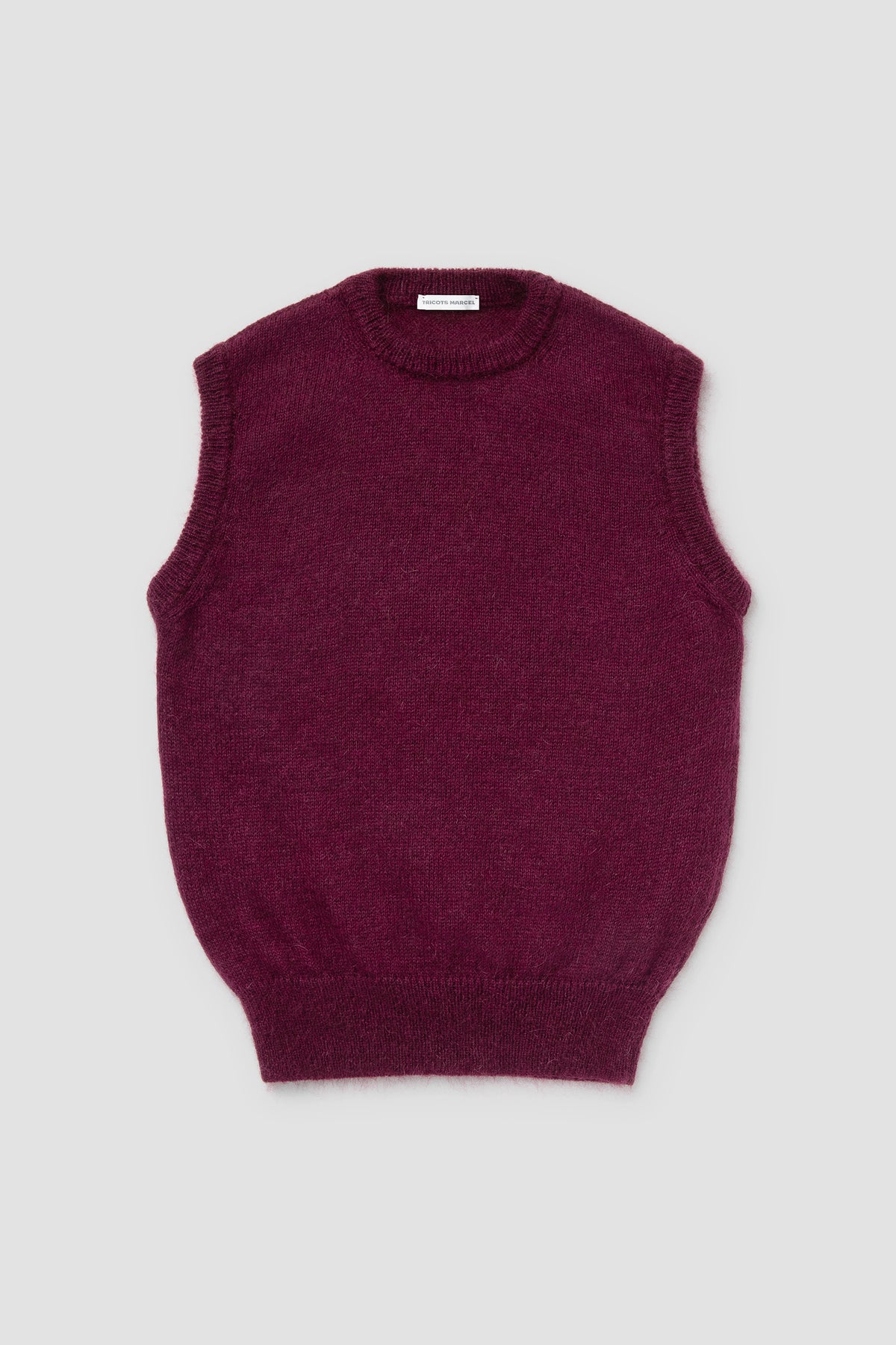 Pull bordeaux en mohair sans manches, vue de face.