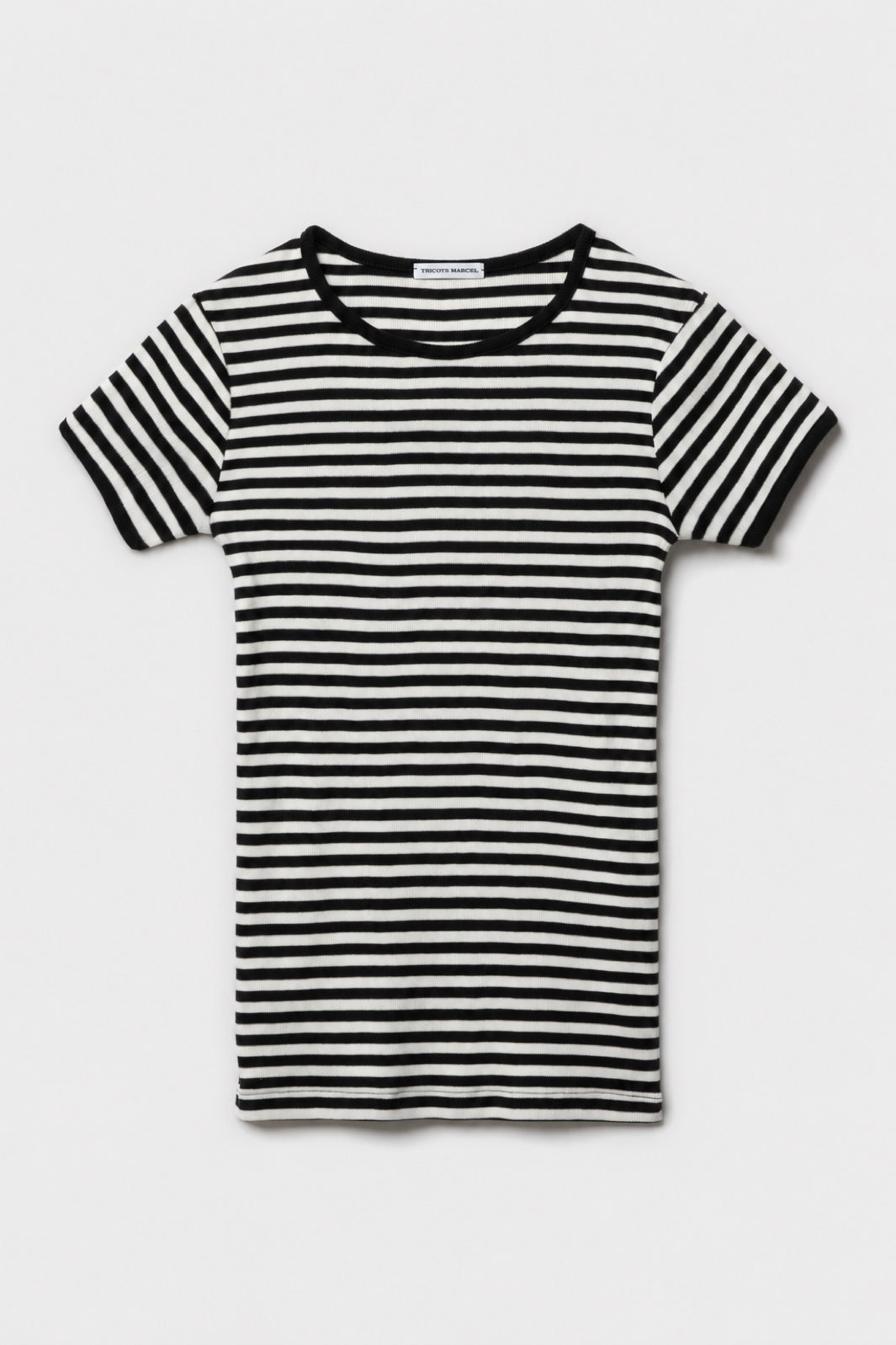 Maillot de corps marinière rayé noir et écru en coton bio côtelé, à manches courtes et col rond, vu de face à plat sur fond clair.